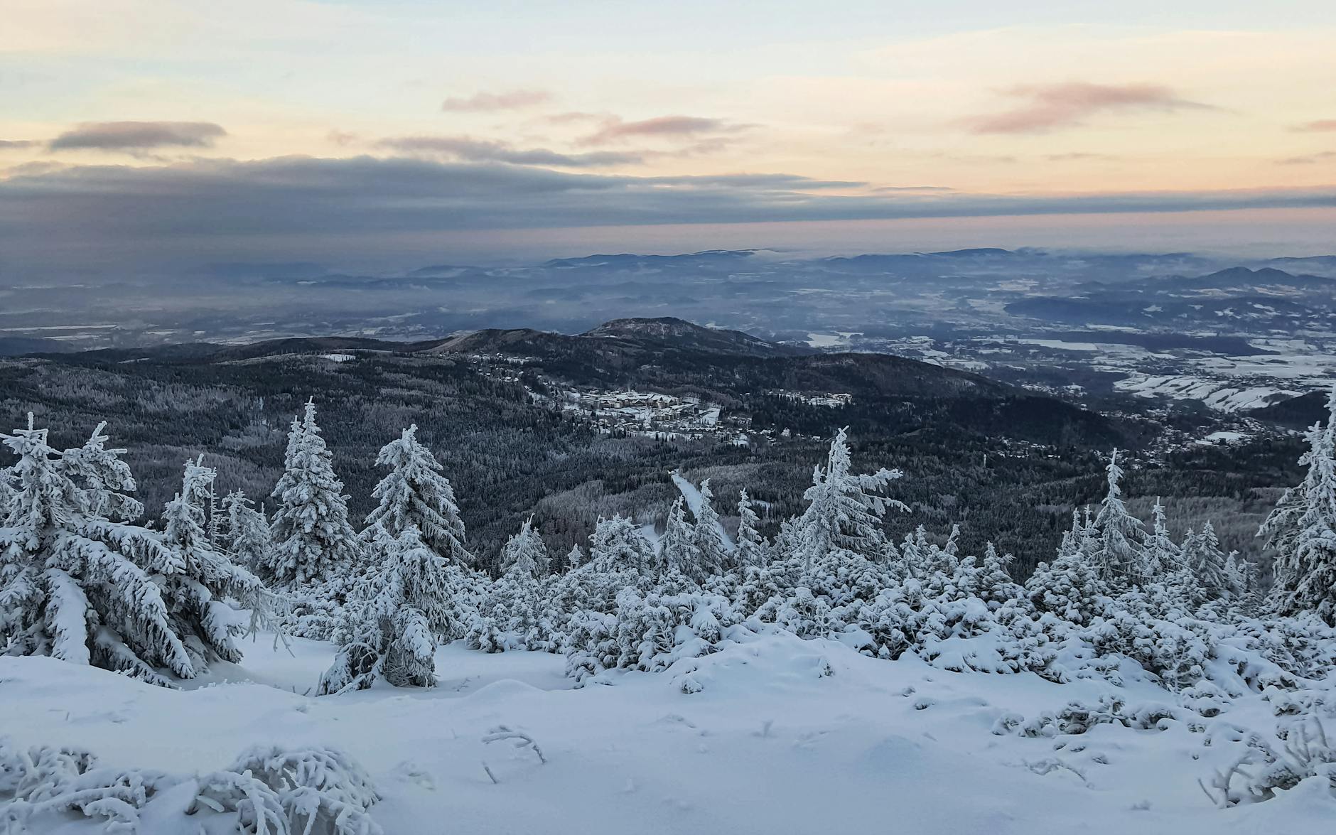 Analiza budżetu Karpacz 2025 - grafika przedstawiająca wykres dochodów i wydatków